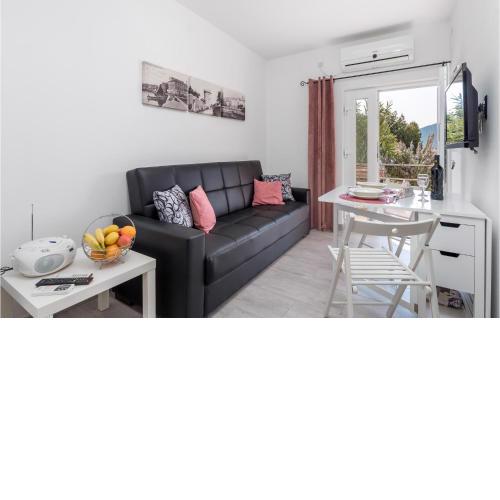 Nice apartment in Cres with WiFi and 2 Bedrooms
