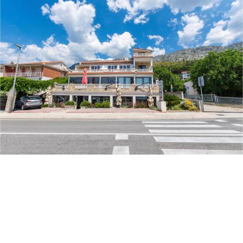 Nice apartment in Duce with WiFi and 2 Bedrooms