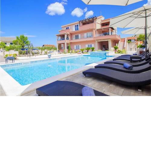 Nice apartment in Grebastica with Outdoor swimming pool, Jacuzzi and WiFi