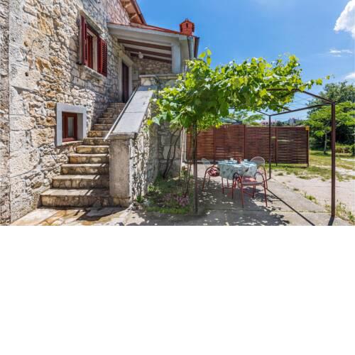 Nice apartment in Nedescina w/ 2 Bedrooms