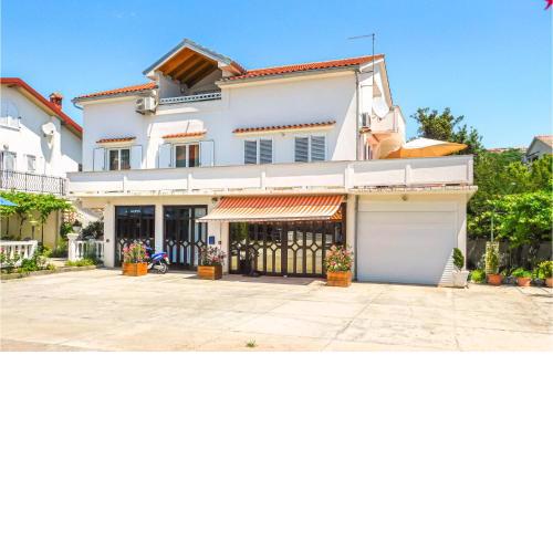 Nice apartment in Palit with WiFi