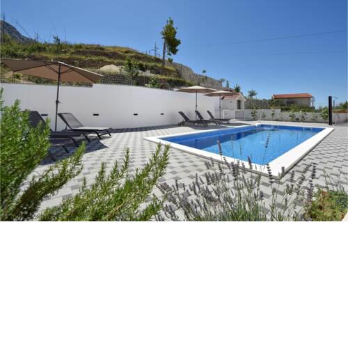 Nice apartment in Podstrana w/ Outdoor swimming pool, WiFi and 3 Bedrooms