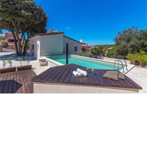 Nice apartment in Pula w/ Outdoor swimming pool, WiFi and 2 Bedrooms
