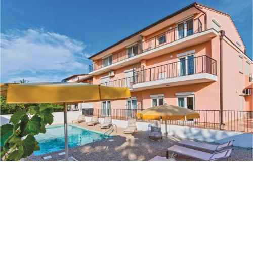 Nice apartment in Pula with Outdoor swimming pool, WiFi and 1 Bedrooms