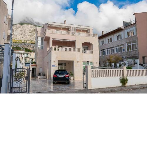 Nice apartment in Tucepi with