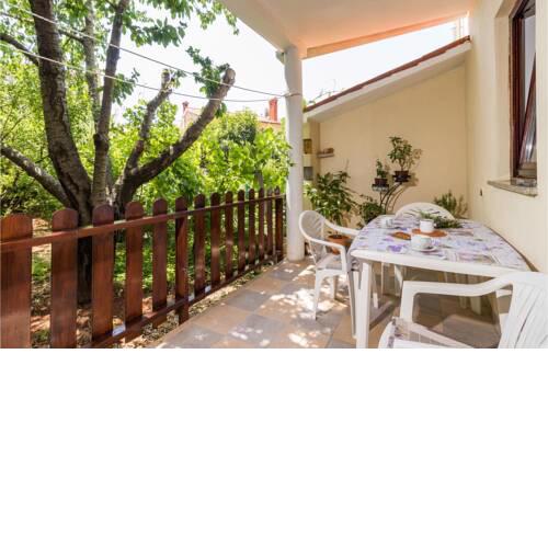 Nice apartment in Valbandon with WiFi and 2 Bedrooms