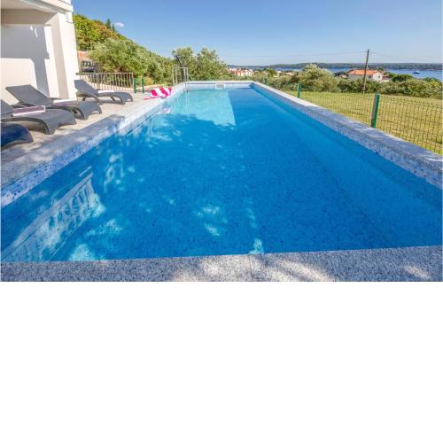 Nice home in Banjol with 3 Bedrooms