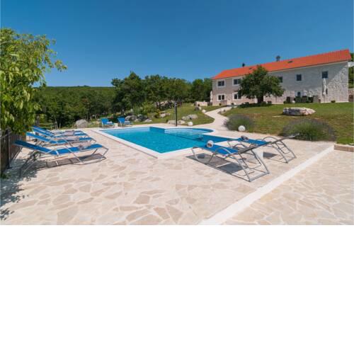 Nice home in Cista Provo w/ Outdoor swimming pool and 5 Bedrooms