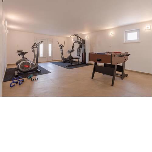 Nice home in Dubrava kod Sibenika w/ Outdoor swimming pool, WiFi and 5 Bedrooms