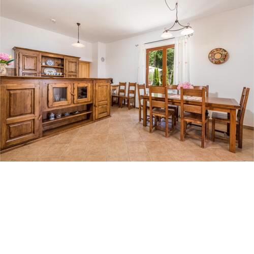 Nice home in Icici w/ Outdoor swimming pool and 4 Bedrooms