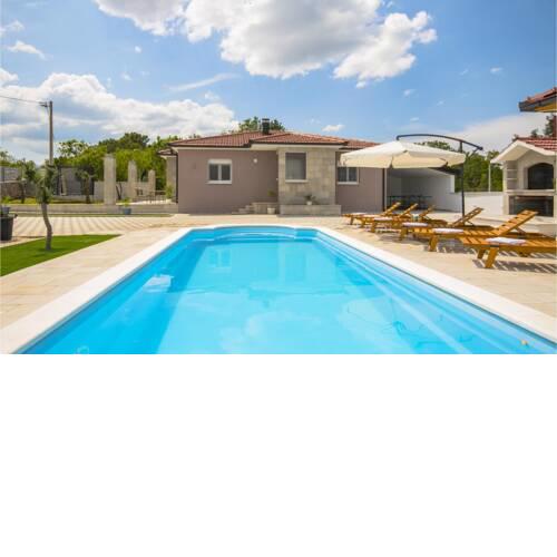 Nice home in Kamenmost w/ Outdoor swimming pool and 3 Bedrooms