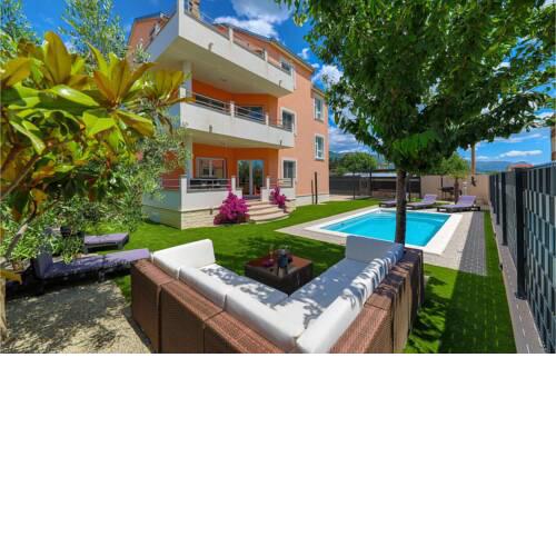 Nice home in Kastel Novi w/ Outdoor swimming pool and 4 Bedrooms
