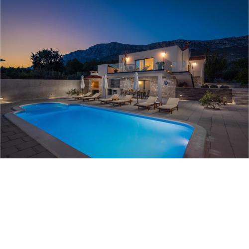 Nice home in Kastel Sucurac with Outdoor swimming pool, WiFi and Heated swimming pool