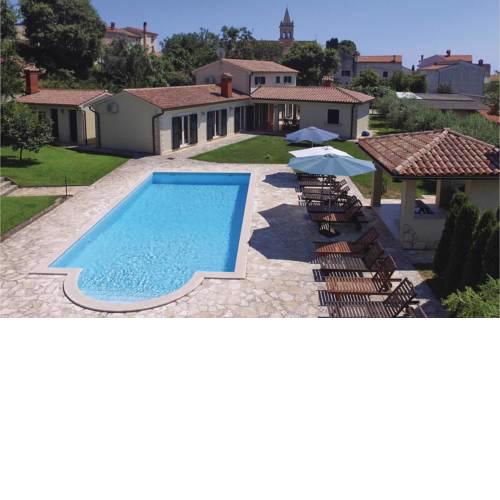 Nice home in Liznjan w/ Outdoor swimming pool, Jacuzzi and Sauna