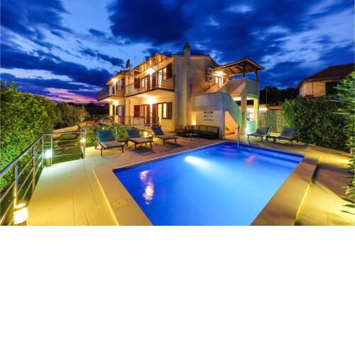 Nice home in Marina with Outdoor swimming pool, WiFi and 6 Bedrooms