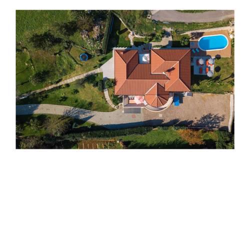 Nice home in Opric w/ Outdoor swimming pool and 3 Bedrooms