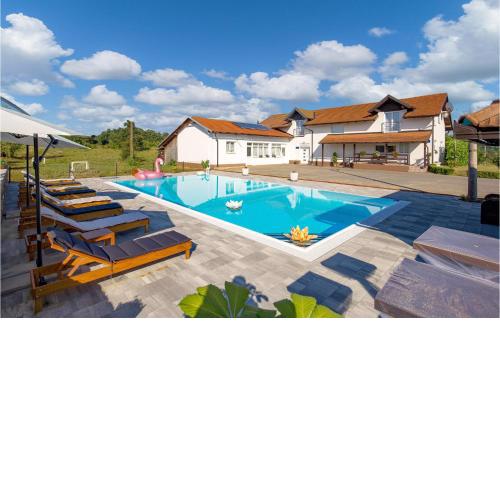 Nice home in Slunj with Outdoor swimming pool, WiFi and 6 Bedrooms