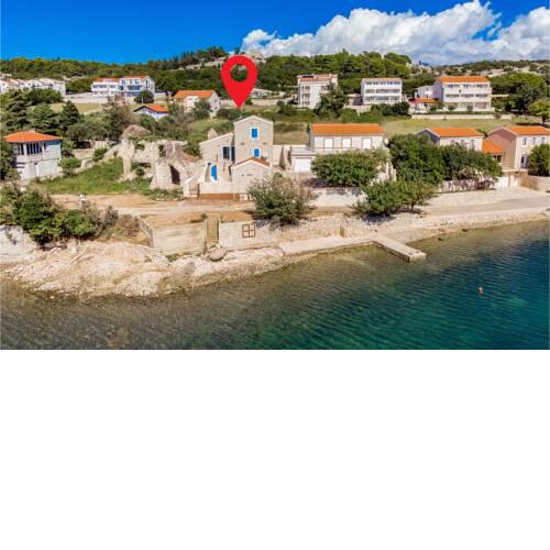 Nice home in Stara Novalja with 5 Bedrooms