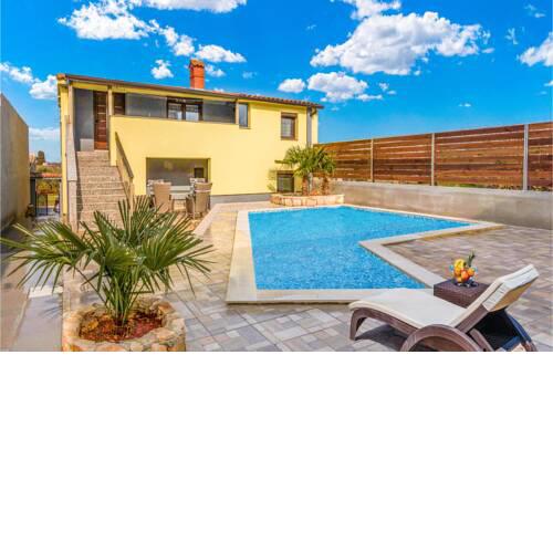 Nice home in Valtura w/ WiFi, Outdoor swimming pool and 4 Bedrooms