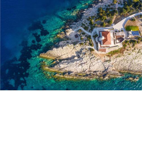 Nice home in Vis with Jacuzzi, WiFi and 2 Bedrooms