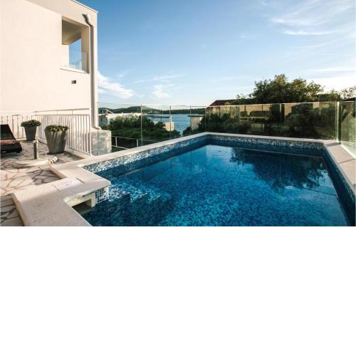 Nice home in Zatoglav with Outdoor swimming pool and 6 Bedrooms