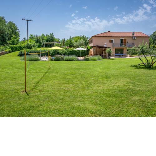 Nicely decorated villa with pool for 8 people in the heart of Istria