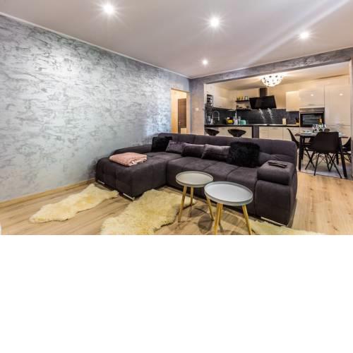 Nikky 2BR apt. in old town centre