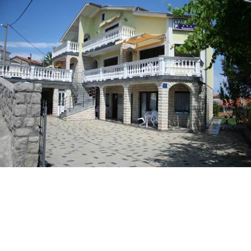 Nikola Apartment