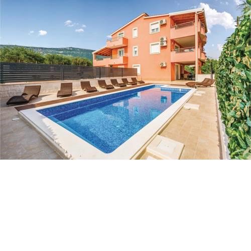 Nine-Bedroom Holiday Home in Kastel Novi