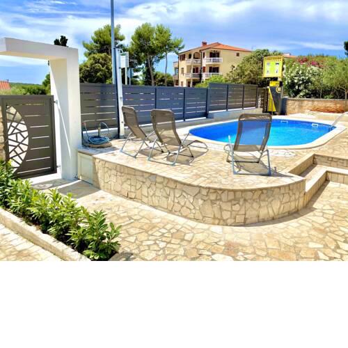 NOEL - three bedroom apartment with pool