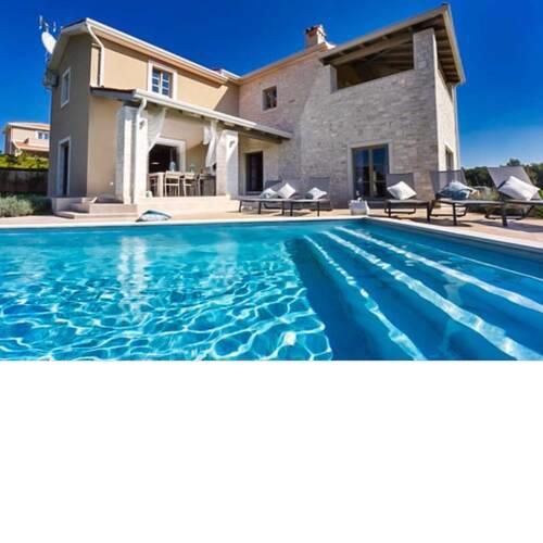 Nova Vas Villa Sleeps 8 with Pool Air Con and WiFi