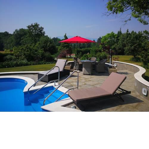 Old Oak House with pool