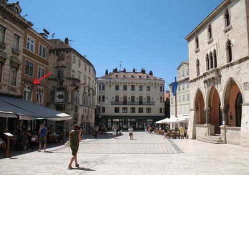 Old Square Studio Apartment