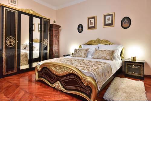 Old Town Jacuzzi Suite