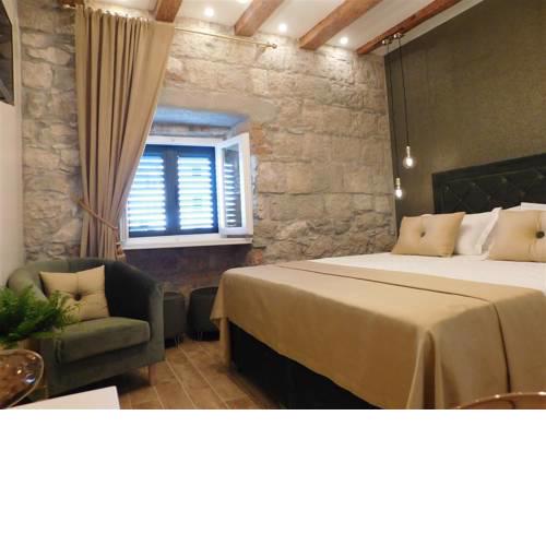 Old town vibes for 2, luxury room with sea view