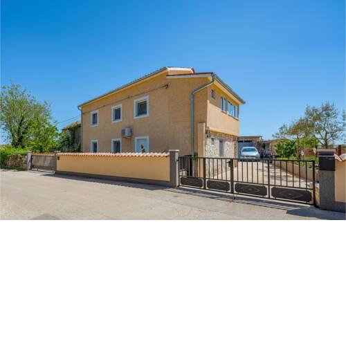 One-Bedroom Apartment in Divsici
