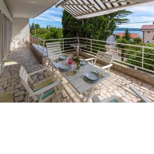 One-Bedroom Apartment in Dramalj X
