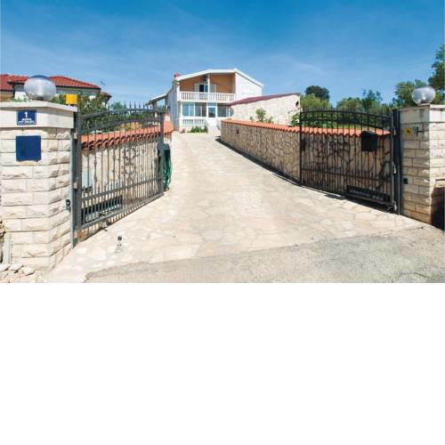 One-Bedroom Apartment in Jezera