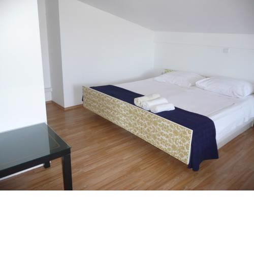 One-Bedroom Apartment in Lopar II