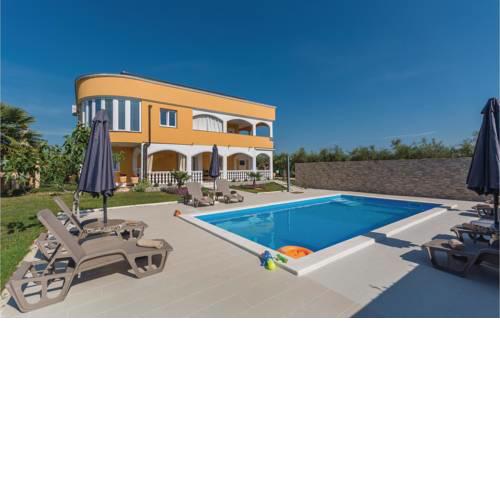 One-Bedroom Apartment in Novigrad