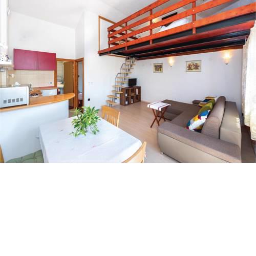 One-Bedroom Apartment in Pirovac