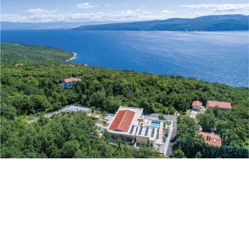 One-Bedroom Apartment in Plomin