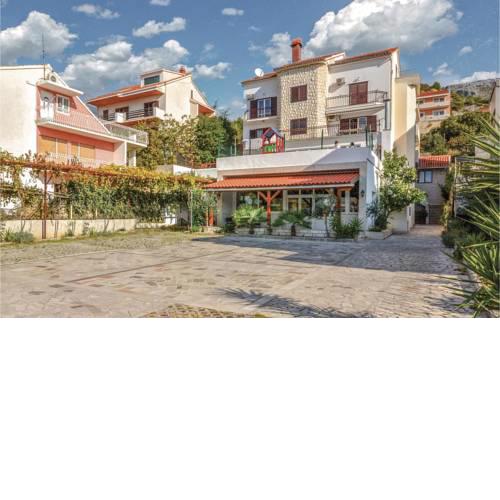 One-Bedroom Apartment in Podstrana