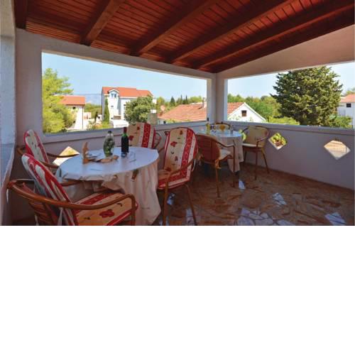 One-Bedroom Apartment in Rudina