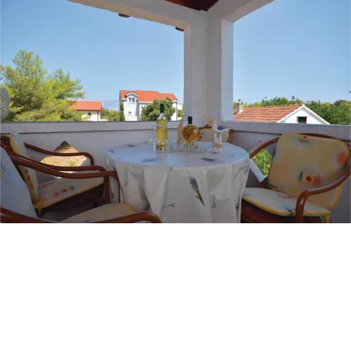 One-Bedroom Apartment in Rudina