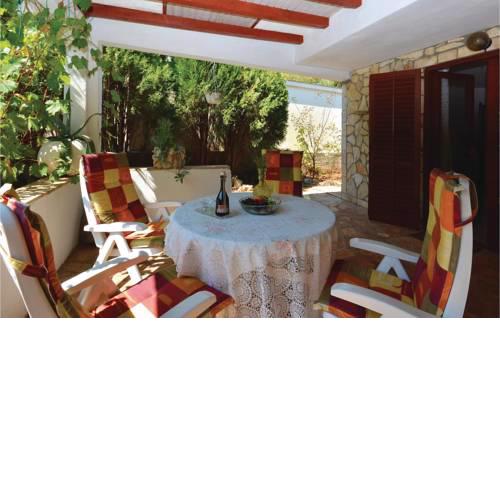 One-Bedroom Apartment in Rudina