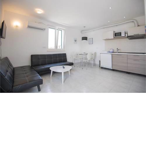 One-Bedroom Apartment in Sucuraj