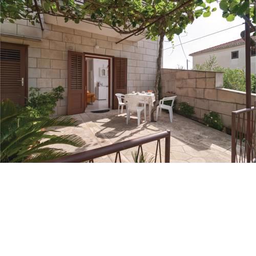 One-Bedroom Apartment in Supetar