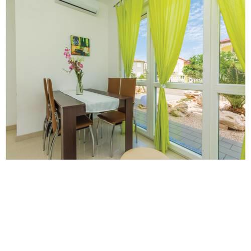 One-Bedroom Apartment in Vir