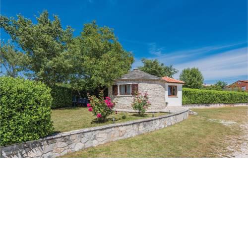 One-Bedroom Holiday Home in Zminj